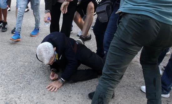 Καβάλα: Παραίτηση δημοτικού συμβούλου που επικρότησε τον ξυλοδαρμό Μπουτάρη